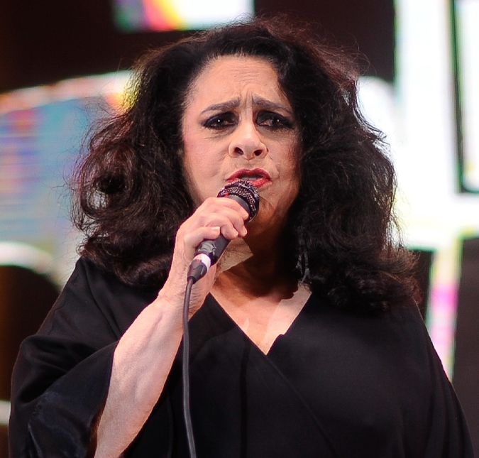 Familiares teriam se afastado de Gal Costa por conta de relacionamento abusivo da cantora com a esposa, Wilma Petrillo