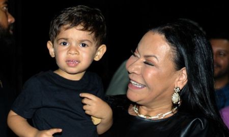 Mãe de Marília Mendonça revela semelhanças entre neto e filha: - <i>Eu me vejo voltando no passado</i>