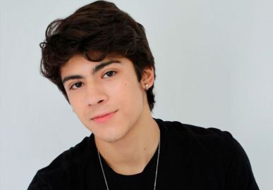 Filho da narradora em <i>Reis</i>, Henrique Camargo fala sobre trabalho em produções bíblicas: <i>- Sempre foi um sonho</i>