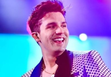 Romance novo na área? Luan Santana chega acompanhado em <I>show</i> e chama atenção de fãs