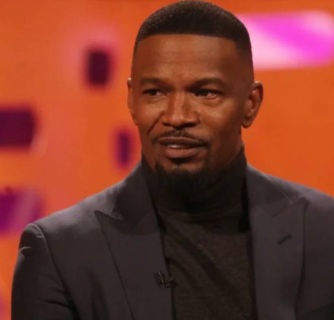 Jamie Foxx aparece pela primeira vez após ficar internado em clínica de reabilitação especializada em derrames
