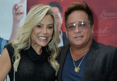 Leonardo relembra tombo ao postar clique dando beijão em Poliana Rocha: <i>Estou excelente e posso provar</i>