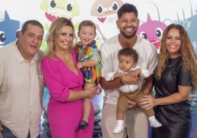 Viviane Araújo e Guilherme Militão posam com filho e roubam holofotes durante aniversário infantil; veja!