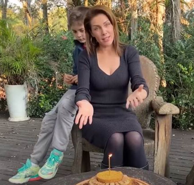 Ana Hickmann faz bolo especial para cachorros e revela a receita, veja! A apresentadora mostrou todos os detalhes em seu canal do YouTube