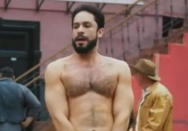 Rainer Cadete chama a atenção com cena de cueca em <i>Terra e Paixão</i>; veja!
