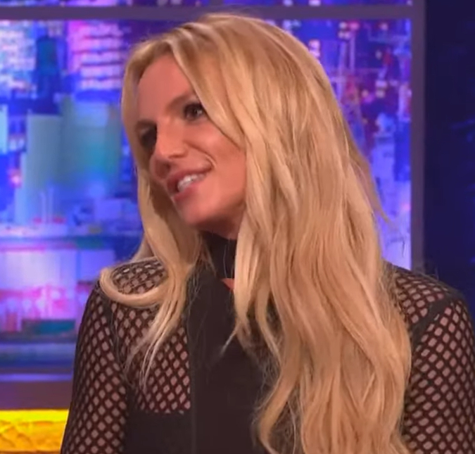 Britney Spears estaria indecisa sobre gravar a própria voz em autobiografia