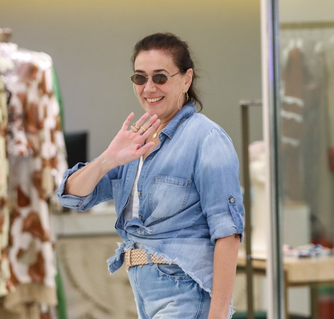 Lilia Cabral comemora aniversário e recebe Marina Ruy Barbosa em festinha intimista