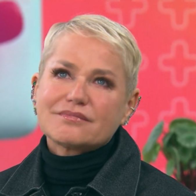 Xuxa Meneghel chora ao relembrar mãe: - <i>Ela voltou do coma falando que me amava</i>