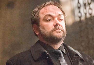 Mark Sheppard, de <I>Supernatural</i>, choca fãs ao compartilhar batalha contra câncer e cicatriz impactante