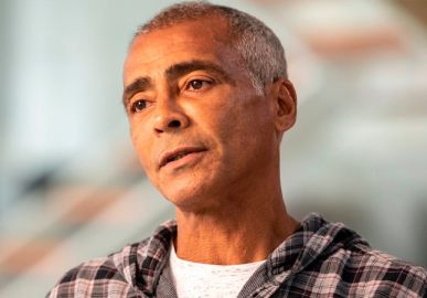 Romário faz primeira publicação após ser internado com infecção: <I> O tratamento tem dado resultado</i>