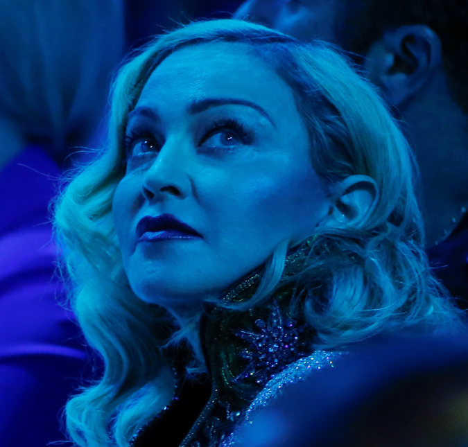 Após internação, Madonna volta para as redes sociais e fãs comemoram