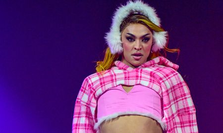 Pabllo Vittar rebola muito durante <i>show</i> com <i>look Barbiecore</i>, veja!