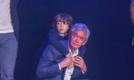Filho de Serginho Groisman rouba a cena em palco do Prêmio APCA; veja os cliques e quem mais esteve por lá
