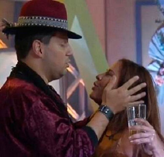 Foi com Thiago Servo que Gyselle conseguiu viver algo mais sólido. Os dois flertavam desde que estavam na Vila e foi apenas na Mansão que a declaração saiu. Apesar de estarem apaixonados um pelo outro, o cantor preferiu não se envolver com ela dentro do reality devido a uma situação pessoal. Foi com Thiago Servo que Gyselle conseguiu viver algo mais sólido. Os dois flertavam desde que estavam na Vila e foi apenas na Mansão que a declaração saiu. Apesar de estarem apaixonados um pelo outro, o cantor preferiu não se envolver com ela dentro do reality devido a uma situação pessoal.