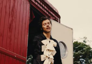 Harry Styles lança clipe de <I>Daylight</i> e mostra várias referências do circo, veja!