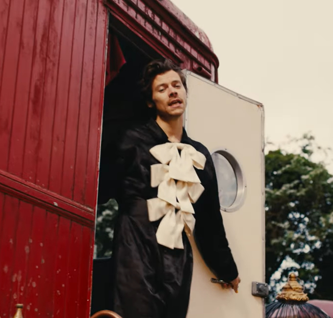 Harry Styles lança clipe de <I>Daylight</i> e mostra várias referências do circo, veja!
