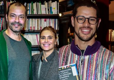 Carolina Dieckmann, José Loreto, Heitor Martinez... Veja os famosos que marcaram presença no lançamento de livro da autora de <I>Vai na Fé</i>, veja!