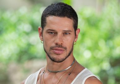 José Loreto e elenco de <I>Vai na Fé</i> caem em roda de samba, veja!