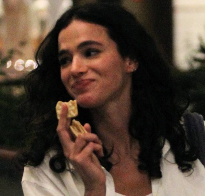 Bruna Marquezine brinca após passar por situação constrangedora em gravação: <I>- O audiovisual humilha</i>