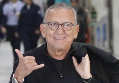 Galvão Bueno celebra aniversário em barco com direito a bolo personalizado; confira