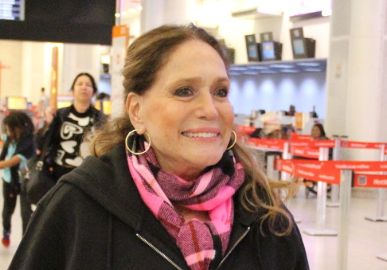 Gente como a gente, Susana Vieira se apaixona por cachorrinho no aeroporto; veja!