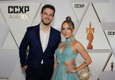 Carla Diaz teria terminado noivado com Felipe Becari, mas não apaga postagens das redes sociais; diz colunista