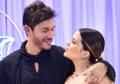 Eliezer e Viih Tube recebem chave da casa nova e comemoram: <i>Compramos juntos para criar nossos filhos</i>