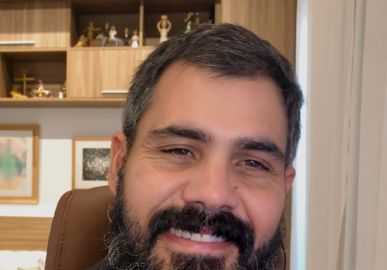 Juliano Cazarré fala sobre saúde da filha, Maria Guilhermina: <i>- Começou a ganhar uma velocidade de recuperação muito grande</i>