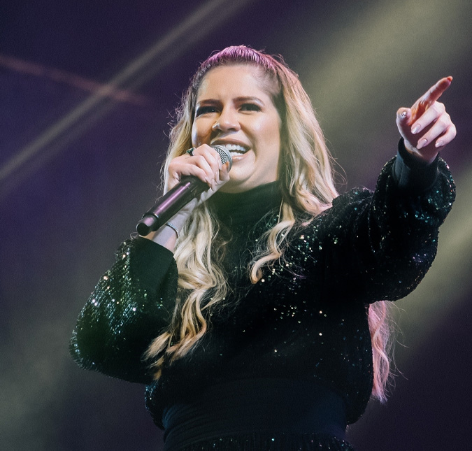 Equipe de Marília Mendonça celebra aniversário de 28 anos de idade da cantora: <i>É no presente que ela se faz presente</i>