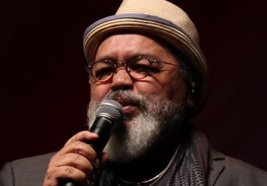 Jorge Aragão recebe alta após uma semana internado: <i>Sentindo-se bem e recebendo o carinho da família</i>
