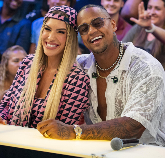 Fã faz gesto obsceno durante <I>show</i> de Léo Santana e cantor não gosta da situação: <I>Respeita minha esposa!</i>