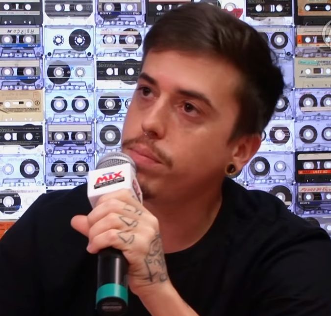 Os meninos são da época em que os emos se vestiam de colorido