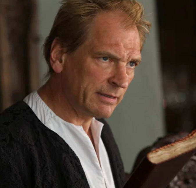 Causa da morte de Julian Sands é revelada após sair para caminhar e ficar desaparecido nas montanhas