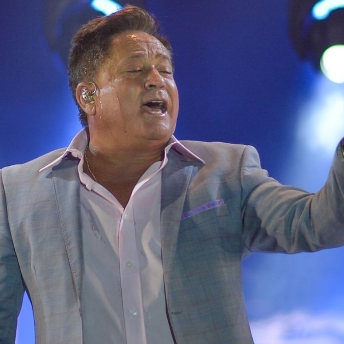 Leonardo se emociona com homenagem em aniversário de 60 anos de idade e <i>show</i> de Amado Batista