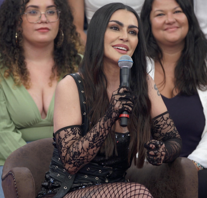 Cleo desabafa ao ver Deborah Secco ser comparada a ela, por falar de sexo: <I>A gente acaba sendo estigmatizada pela sociedade</I>