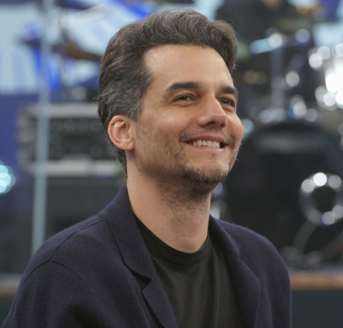 Wagner Moura protesta durante a greve de roteiristas e atores de <I>Hollywood</i>