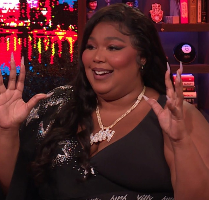 Lizzo é acusada por ex-funcionários de assédio sexual e criação de um ambiente hostil de trabalho, diz <I>site</i>