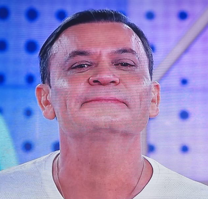 Frank Aguiar corta o cabelo após 30 anos e mostra resultado de harmonização facial