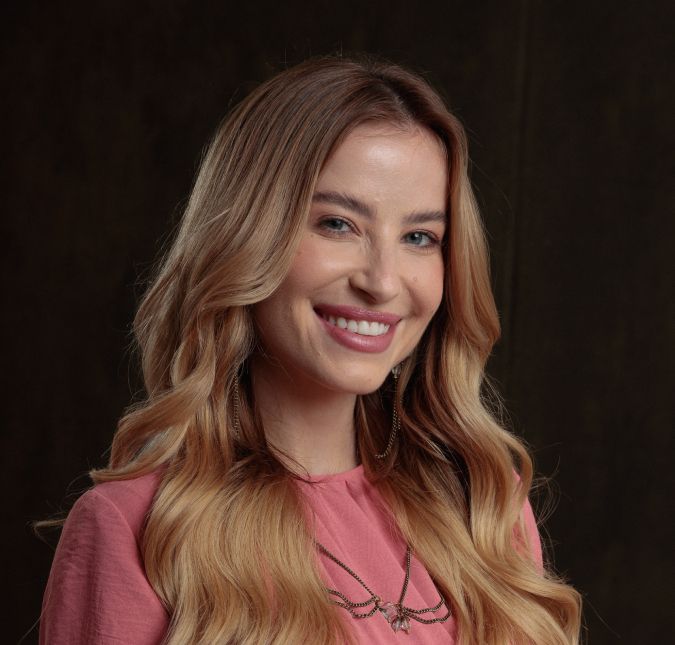 Nebset chega a Israel e fica surpresa ao ver Abisague morando no palácio. Confira o resumo dos capítulos de Reis: A Sucessão A nova temporada da série irá ser televisionada às 21h, na Record TV