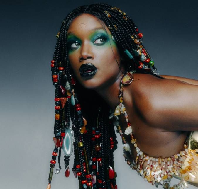 Além de cinco feats nacionais, a cantora gravou uma colaboração internacional