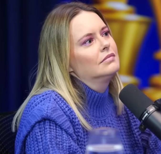 Mariana Bridi celebra após conseguir retirar o sobrenome de Rafael Cardoso, seu ex-marido