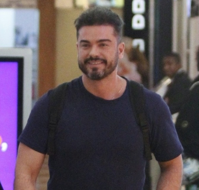 Sidney Sampaio está de repouso e acompanhado da família após pular de janela