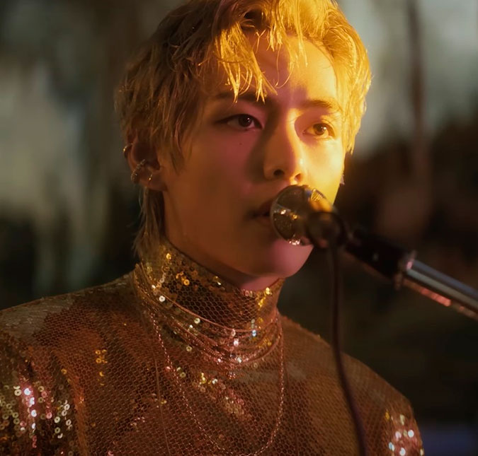 Veio aí! V, do <i>BTS</i>, lança primeiro videoclipe solo, <i>Love Me Again</i>