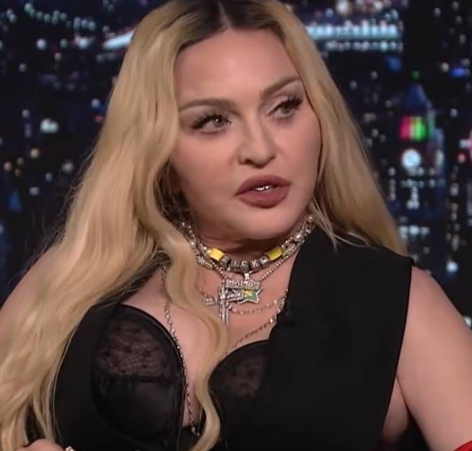 Madonna comenta sobre a retomada de sua turnê: Muito em breve, eu estarei viajando até vocês A cantora está retomando a rotina aos poucos após ficar internada