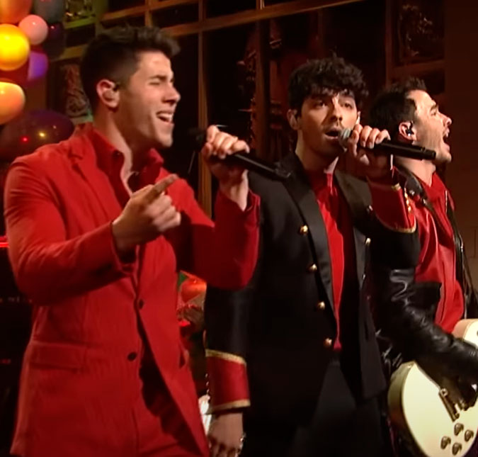 Eles estão com tudo! <i>Jonas Brothers</i> celebram início de turnê mundial: <i>Cinco álbuns a cada noite</i>