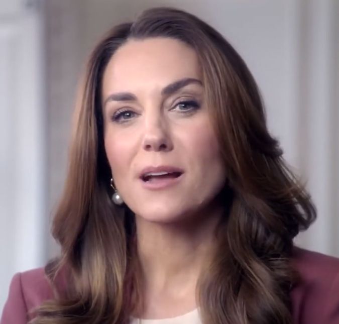 Kate Middleton estaria se esforçando para reaproximar o marido, o príncipe William, do irmão Harry, afirma revista A princesa faz ligações secretas para o cunhado