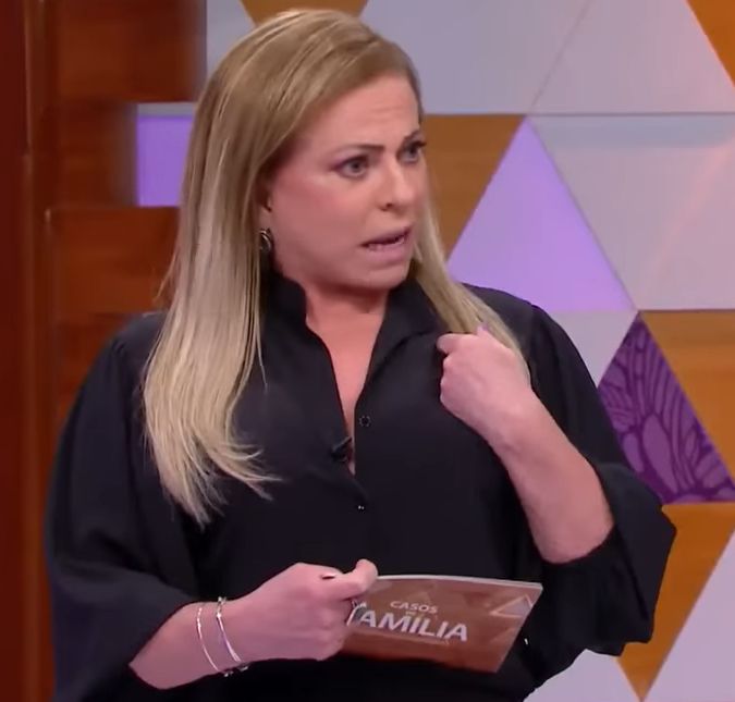 Christina Rocha opina sobre o caso de Larissa Manoela: - Se eu tenho pais que erraram comigo, eu vou resolver com cada um A apresentadora do Casos de Família deu seu pitaco sobre a briga familiar da atriz