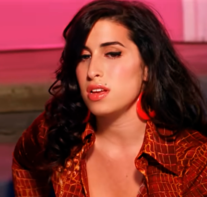 Pais de Amy Winehouse divulgam trecho de diário da filha na adolescência