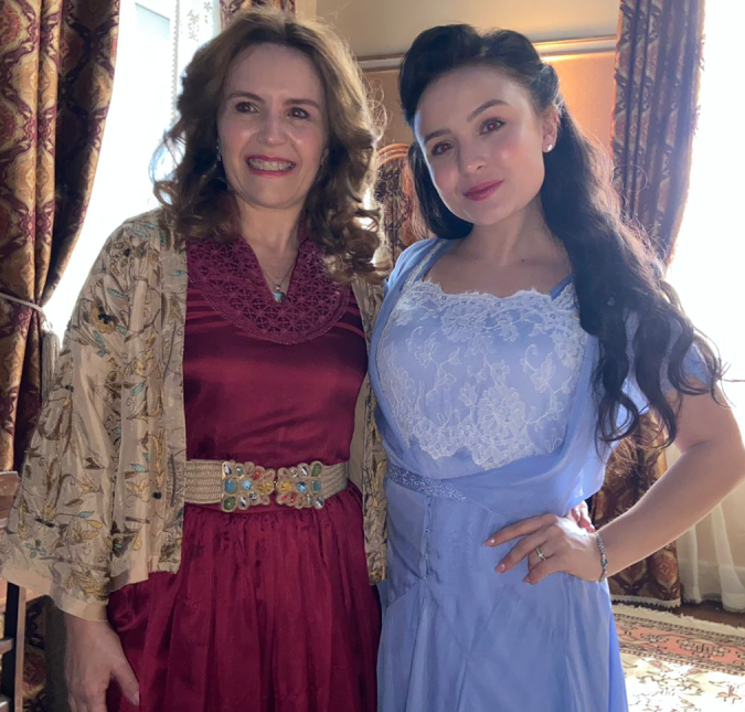 Em meio à polêmicas, mãe de Larissa Manoela se justifica: <i>Fizemos de tudo para ela não aprender pela dor</i>