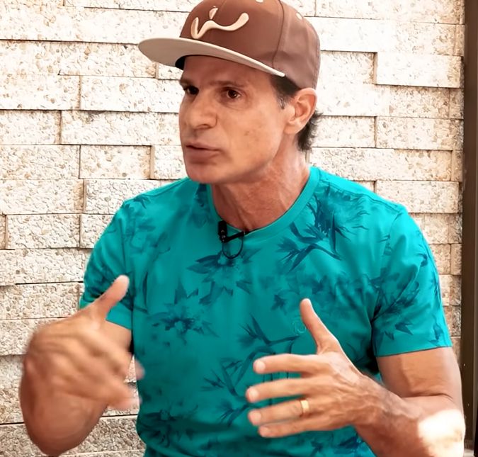 Túlio Maravilha revela as exigências que fez para posar nu em 2003 O ex A Fazenda revelou que fez questão da esposa estar presente no set de fotos